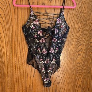 NWT//Floral Lingerie//Size L